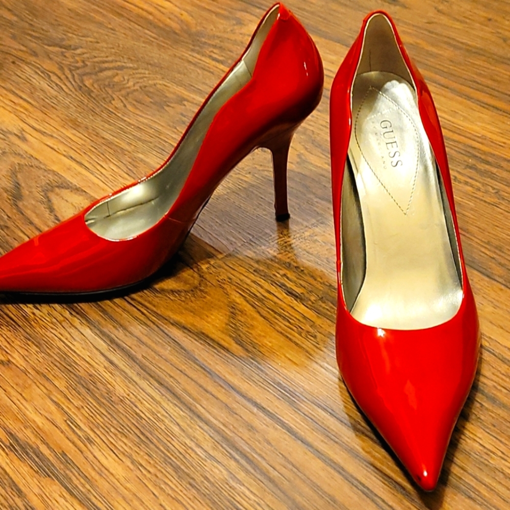 Guess red patent leather pumps